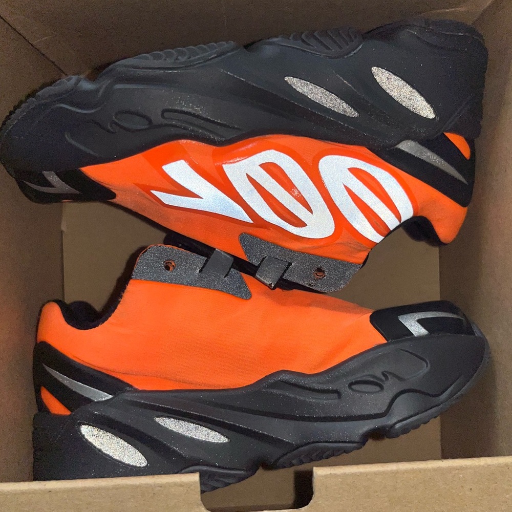 🩶 700 MNVN INFANTS YEEZY🩶